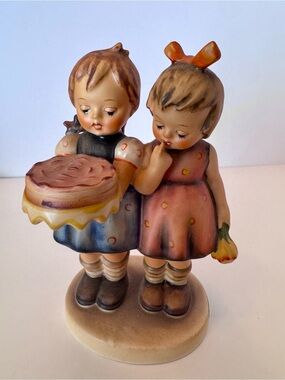 Vintage Goebel Hummel “Happy Birthday” Figurine